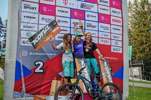 Kona Enduro Race Špičák i celou sérii ovládli Myšík a Průdková