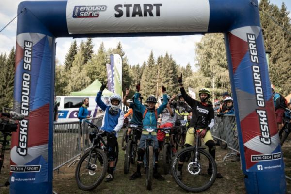 Letošní Českou Enduro Sérii celkově ovládl vítěz posledního závodu na Špičáku Matěj Charvát